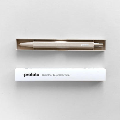 Kreislauf Kugelschreiber in Natur