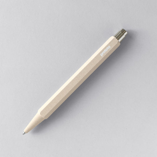 Kreislauf Kugelschreiber in Natur